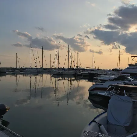 بيت للعطل Liotrivi At Old